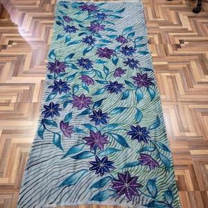 Chal Largo de Lana Merino Suave y Cálida, Bordado e Impreso, Elegante y de Primera Calidad para Mujer, de Secado Rápido y Transpirable para Todas las Estaciones - Product Image 4