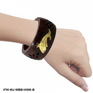 Brazalete Artesanal de Madera Oscura con Incrustaciones de Latón en Forma de Pez, Brazalete de Madera Tallada con Motivos Florales para Mujer - Product Image 6