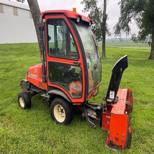 Tractor cortacésped Kubota F2880 de alto rendimiento diseñado para un mantenimiento eficiente de jardines y granjas con un motor potente - Product Image 5