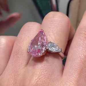 Bague de fiançailles vintage de luxe en or massif 14 carats avec diamant de laboratoire rose vif taille poire brillant 6 carats VS1 certifié IGI - Product Image 3