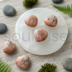 หินซันสโตนรูปหัวใจสำหรับตกแต่ง หินปาล์มขัดเงาธรรมชาติสำหรับเรกิ การทำสมาธิ และตกแต่งบ้าน ขายส่ง - Product Image 3