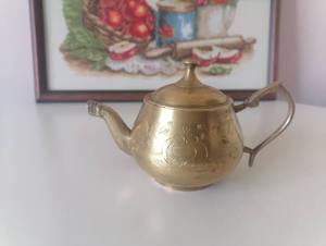 Théière vintage en laiton avec couvercle et poignée, bouilloire en métal, vaisselle décorative - Product Image 1