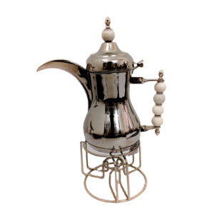 Dallah arabe de luxe en argent avec support de présentation en fil métallique - Serveur à café traditionnel avec élégante poignée perlée en marbre blanc - Product Image 1