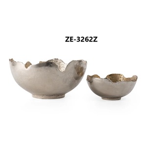 Ensemble de bols décoratifs en métal faits à la main, forme irrégulière, incrustation dorée, design Wabi Sabi ZE-3262Z - Product Image 1