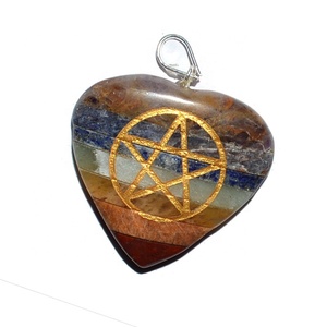 Colgante de Corazón con Chakra y Piedras Preciosas en Forma de Pentagrama |   Decoración para el Hogar Feng Shui con Toque Realista - Product Image 1
