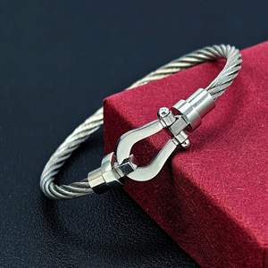 Bracelet tendance en acier inoxydable, cadeau pour un anniversaire - Product Image 4