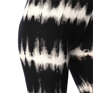 Ensemble de leggings de yoga taille mi-haute pour femme avec logo personnalisé, 100 % Spandex et fibre de nylon, sans couture, tenue de sport durable - Product Image 4