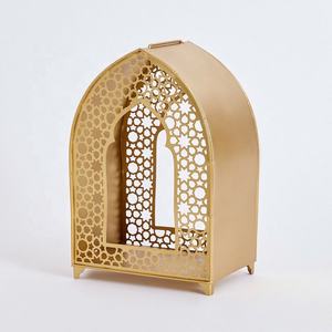 Nouvelle Lanterne Marocaine en Fer Doré Durable, Faite à la Main, Élégante, en Métal Embossé, Porte-Bougie Décoratif pour le Ramadan à la Maison - Product Image 2