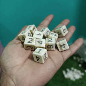 Dados de Hueso de Búfalo Blanco Premium, Dados de 6 Caras Hechos a Mano para Juegos de Mesa a Precio Económico - Product Image 5