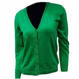 Cardigan tricoté violet à col en V avec Omega |   Psi |   Pull classique à manches longues pour femme avec broderie Phi et rayures jaunes - Product Image 5