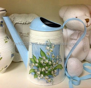 Arrosoir galvanisé avec peinture florale en émail artistique parfait pour décor antique et accent de style jardin - Product Image 4