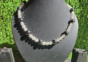 Cuentas de moissanita redondas facetadas de 8 mm blancas y de 12 mm negras para la fabricación de joyería - Product Image 5