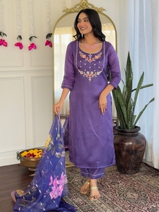 Ensemble kurta droite brodée en viscose pour femme, avec pantalon en viscose et dupatta imprimée jacquard - Product Image 6