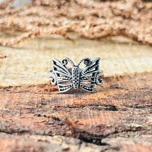 แหวนรูปผีเสื้อ สไตล์โบฮีเมียน แหวนลายสัตว์ วินเทจ ทำจากทองเหลือง สำหรับผู้หญิง ชุบเงินแบบออกซิไดซ์ เครื่องประดับจากธรรมชาติ ขายส่ง - Product Image 2