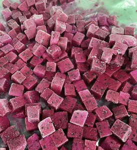 เนื้อผลไม้พรีเมียมจากเวียดนาม ลูกชิ้นแก้วมังกรแช่แข็ง สำหรับผู้ผลิตขนมอบและผู้สร้างสรรค์เครื่องดื่มเย็น ที่มองหาส่วนผสมที่มีสีสันสดใส - Product Image 4