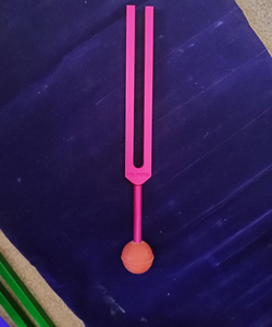 Juego de diapasones de chakra de colores sin peso |   Set de 8 que incluye Soul Purpose |   Con bolas de goma y mazo, incluye bolsa de terciopelo... - Product Image 3