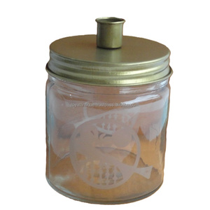 Pot à bougie en verre de couleur dorée classique avec couvercle en métal Décoration de maison festive et bougeoir disponible à taux réduit - Product Image 1