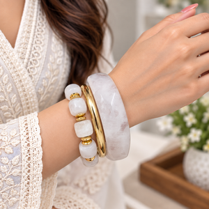 Ensemble de bracelets modernes en résine grise, faits à la main, larges et imposants, avec bracelet perlé et accent métallique doré pour femmes - Product Image 4