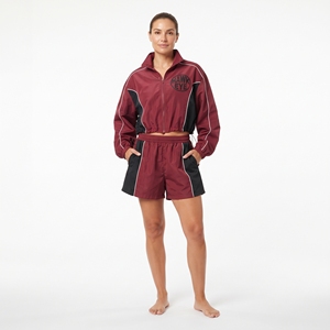 Ensemble survêtement pour femme avec logo personnalisé, veste coupe-vent en nylon et short - Product Image 3