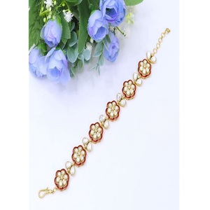 Magnifiques bracelets tendance en laiton plaqué or de qualité supérieure avec pierres Moissanite, parfaits pour les mariages, collection femme. - Product Image 2