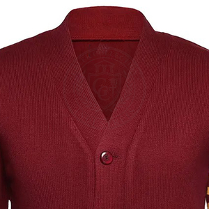 Cardigan en acrylique tricoté pour homme, couleur bordeaux avec manches à rayures jaunes, fermeture boutonnée, style universitaire, pour homme et femme - Product Image 5