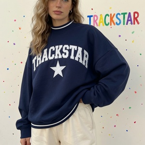 Sweat-shirt oversize à col montant bleu marine pour femme, broderie Trackstar, rayures fines blanches, pull épais - Product Image 1