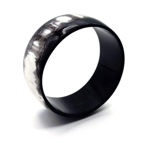 Bague artisanale en corne de buffle avec finition naturelle polie, bague en corne de bœuf avec style tribal traditionnel sculpté - Product Image 1