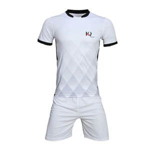 ชุดฝึกซ้อมฟุตบอลประจำวัน ผ้าโพลีเอสเตอร์น้ำหนักเบา ระบายอากาศได้ดี ปรับแต่งได้สำหรับการฝึกซ้อมประจำวันและการแข่งขัน - Product Image 1