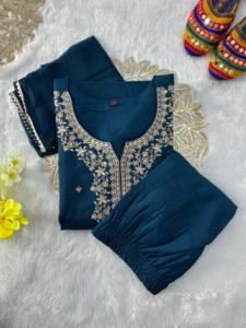 Conjunto de Kurti de Seda Romana de Diseño - Bordado Elegante para Mujer - Product Image 4