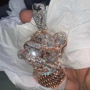 จี้เพชรโมอิสซาไนต์แท้แบบขายส่ง สลักชื่อได้ตามสั่ง สร้อยคอฮิปฮอป รับรองโดย GRA คุณภาพ VVS1 ชุบทอง เครื่องประดับสำหรับผู้ชายสำหรับงานปาร์ตี้ - Product Image 3