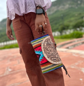 Nueva llegada estilo occidental mano Tooled cuero sillín manta muñequera embrague Venta caliente mano Tooled cosido monedero mujer cartera - Product Image 3