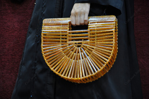 Pochette de soirée de luxe en acrylique doré scintillant en forme d'éventail, sac rigide de créateur pour mariage et événements, sac de déclaration - Product Image 2