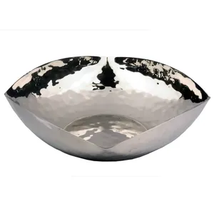 Tazón de Servir de Metal Irregular Hecho a Mano, Diseño Moderno Pulido, Platos y Vajilla con Patrón Sólido - Product Image 1