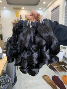 Prix de gros Extensions de cheveux à trame rebondissante à la machine à texture courte Tissage de cheveux humains Remy bruts vietnamiens - Product Image 3