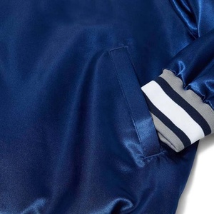 Veste de baseball satinée personnalisée pour homme, sur mesure, grande taille, couleur et logo personnalisés, 100 % polyester, satin brillant uni - Product Image 4