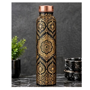 Bouteille d'eau en cuivre à motif de feuilles charmant avec design floral doré, thermos de voyage portable avec couvercle - Product Image 5