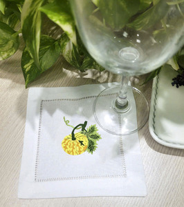 Serviettes de cocktail personnalisées brodées en coton blanc avec ourlet festonné pour événements à domicile et bars – Vente en gros - Product Image 1