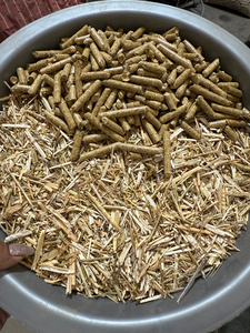 Barras de Biomasa de Residuos Agrícolas de 6-10 mm, Alto Valor de Grado de Combustión (GCV) 4200, Bajo Contenido de Cenizas 5%, Densidad 550 Kg/m³ para Calderas Industriales - Product Image 1
