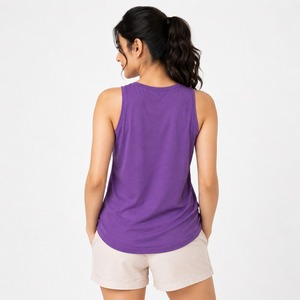 Cómoda camiseta sin mangas para mujer, hecha con materiales ligeros que brindan comodidad transpirable y movimiento sin restricciones durante todo el día. - Product Image 5