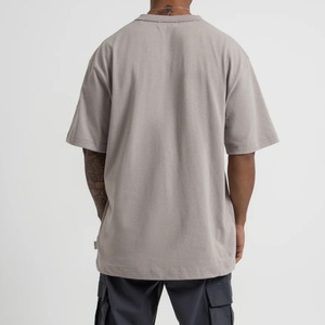 เสื้อยืดผู้ชายคุณภาพพรีเมียม ทรงดรอปไหล่ ขายส่ง MOQ ต่ำ สกรีนลาย 180gsm ผ้าสแปนเด็กซ์/คอตตอน คอกลม แขนสั้น - Product Image 4