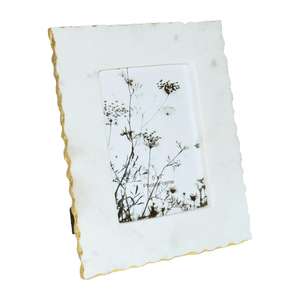 Cadre photo minimaliste en résine, bord côtelé, fait main, à suspendre verticalement au mur - Product Image 4