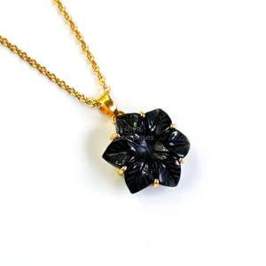 Pendentif Fleur en Onyx Noir Naturel Sculpté, Collier Élégant en Onyx Noir pour Femme, Idéal pour la Fabrication de Bijoux (Vente en Gros) - Product Image 5