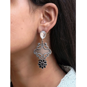Pendientes Boho Tribales de Plata Oxidada - Pendientes Colgantes Vintage con Filigrana y Flor de Piedra Negra - Joyería Étnica al por Mayor - Product Image 1