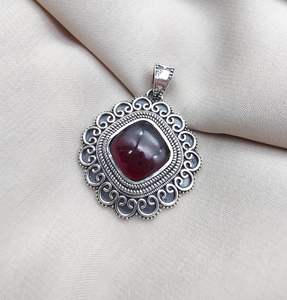 Pendentif grenat rouge en argent sterling 925, bijoux faits à la main pour femmes et hommes, collier unique en pierres précieuses naturelles, cadeau - Product Image 3