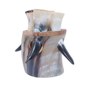 Ensemble de verres à shot en corne de bœuf polie, faits à la main, avec support en bois, style Viking, tasses médiévales, écologiques, pour bar - Product Image 4