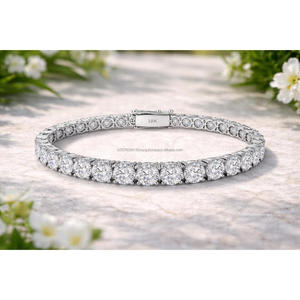 Bracelet de style tennis classique avec pierres blanches rondes et design à maillons entièrement recouverts pour les distributeurs et les bijouteries de mode - Product Image 1