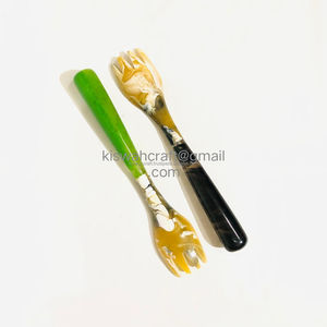 Serveurs à salade en corne de couleur naturelle de la meilleure qualité et poignée en résine décorations d'ustensiles de cuisine indiennes pour la maison et le jardin cuillère à salade - Product Image 2