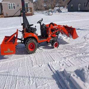 Tracteur agricole Kubota BX2380 à livraison rapide, tracteur compact haute performance adapté à l'entretien des terres agricoles - Product Image 2