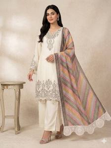 Pour cette saison des mariages, portez notre magnifique ensemble haut brodé de sequins, pantalon palazzo et dupatta – réversible, infroissable et extensible. - Product Image 2