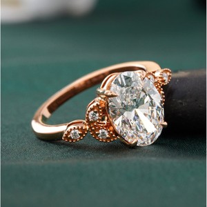 Anillo de compromiso de oro de 14K con diamante cultivado en laboratorio de 3.09 CT, corte ovalado y marquesa, claridad VVS2, DEF, solitario nupcial con engaste de puntas - Product Image 2